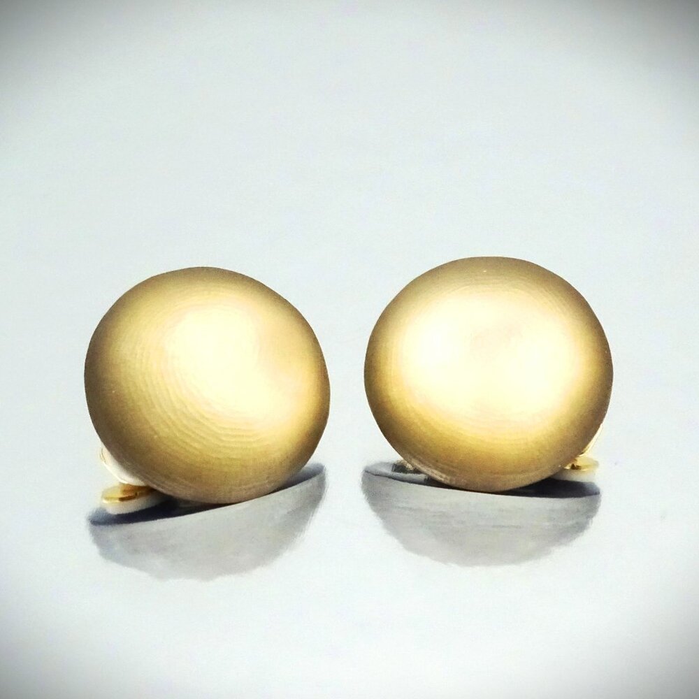 ALEXIS BITTAR  Brown/Tan Hand Carved Lucite Round Clip Earrings